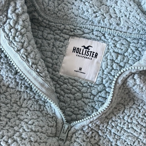 Hollister Cropped Quarter Zip Sherpa Pullover - Picture 2 of 4